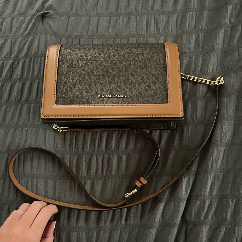 Like brand new* Michael Kors purse. Smoke free & pet free home!